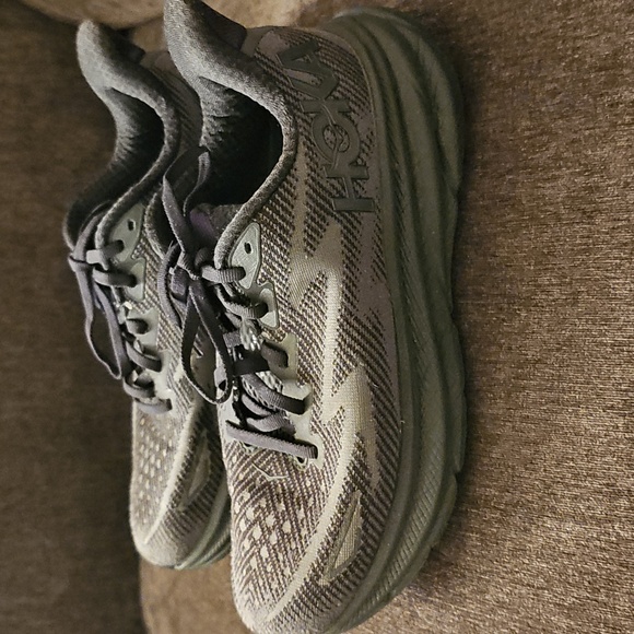 Hoka One One Clifton 9 Black and Gray Athletic Shoes 🖤🩶 - Picture 5 of 9